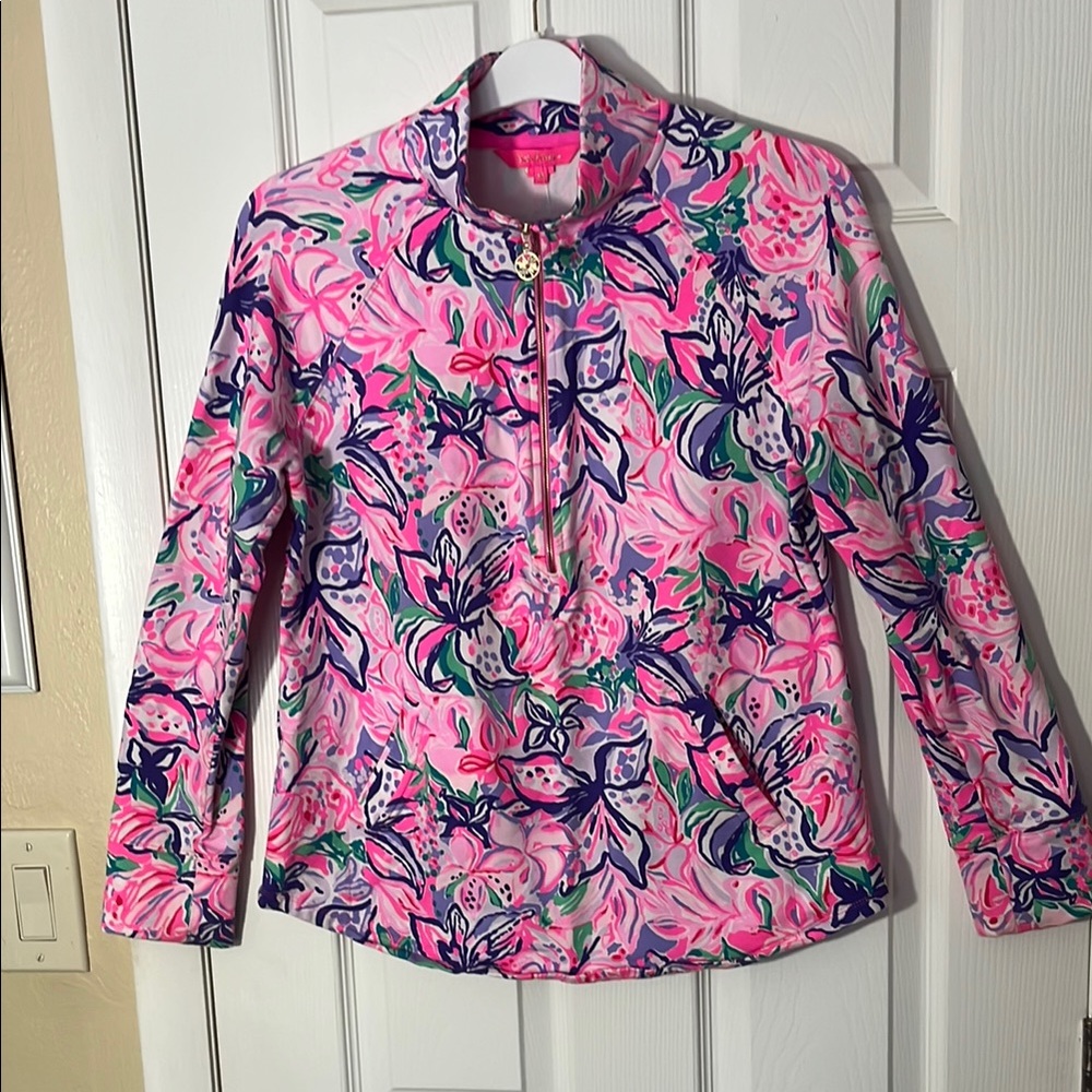 Lilly Pulitzer Skipper popover Isn’t she Lily purple pink tropical floral Med